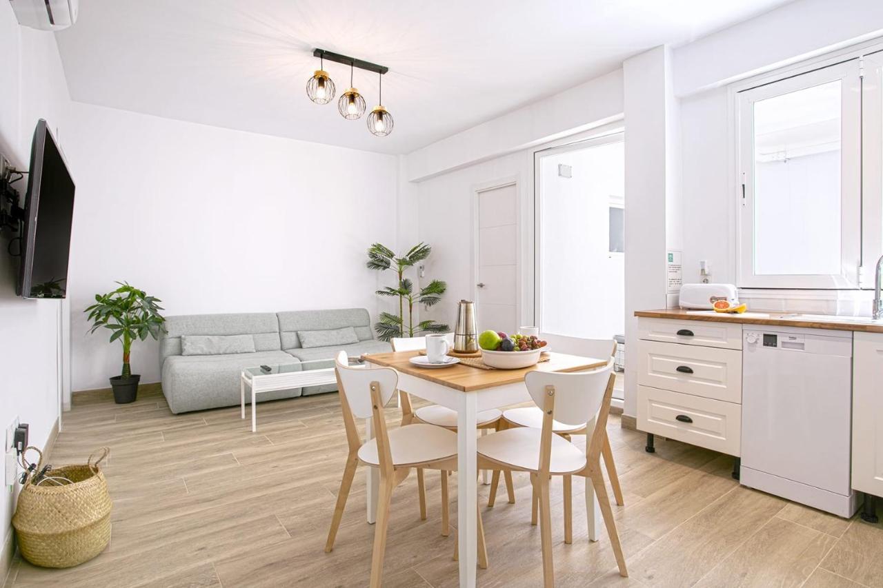 Precioso Apartamento Con Patio Málaga Buitenkant foto